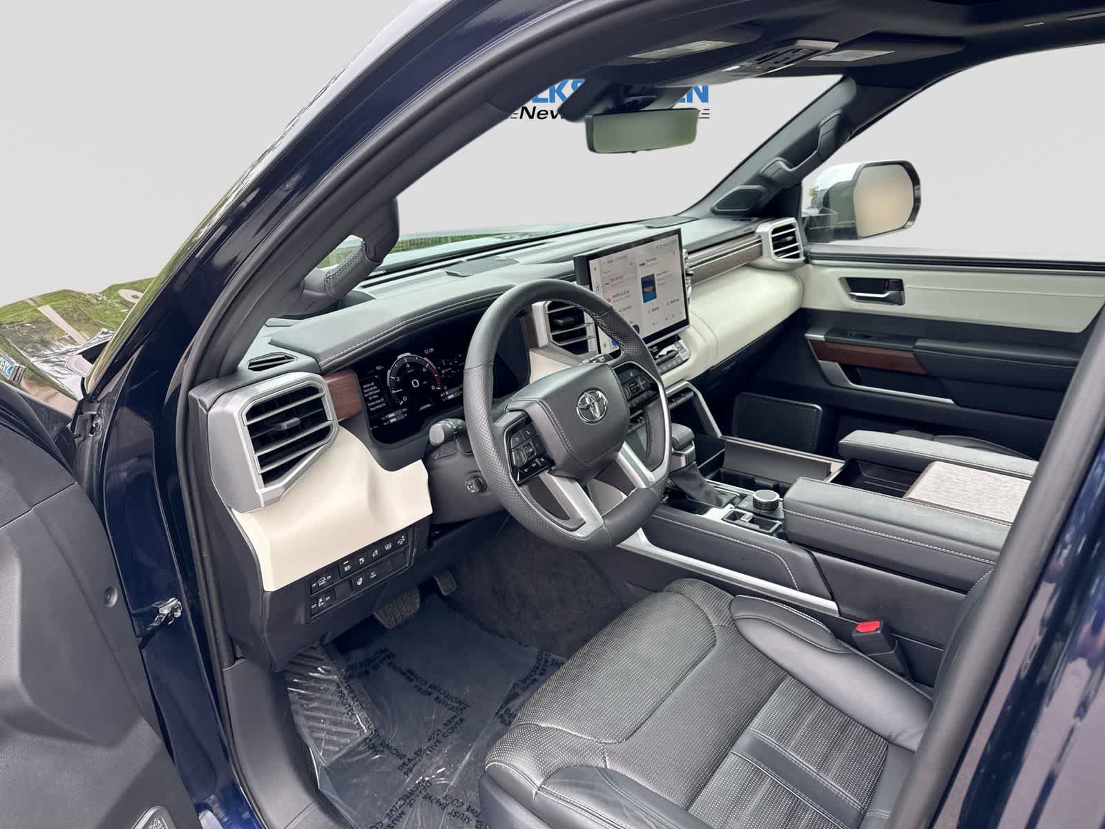 Used 2025 Toyota Sequoia Capstone AWD/4WD image 10