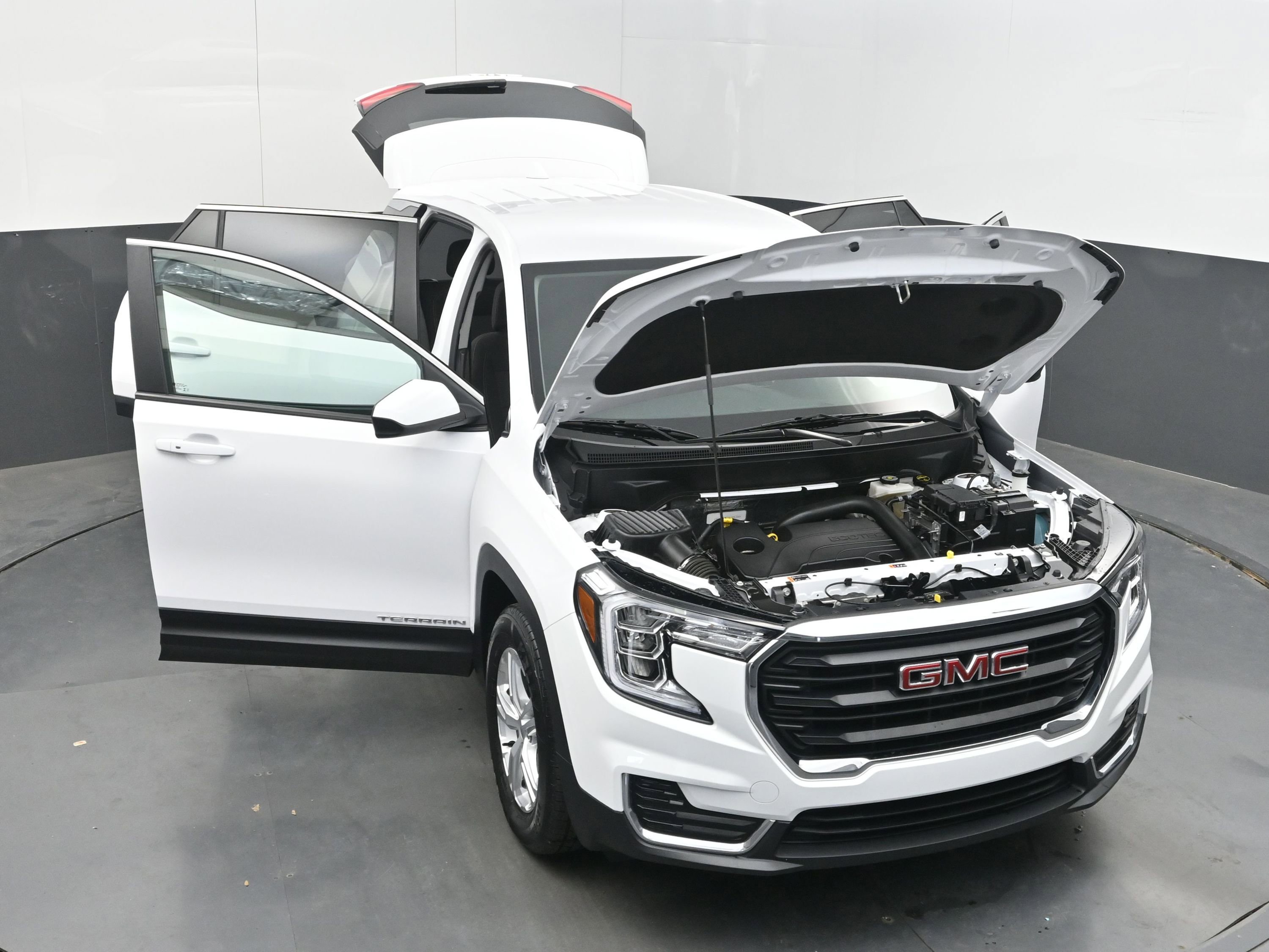 Used 2024 GMC Terrain SLE FWD image 40