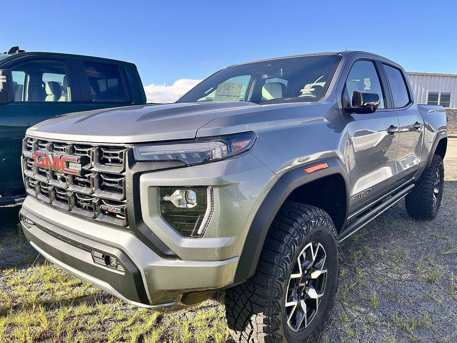 New 2025 GMC Canyon AT4 w/ AT4X Package image 4