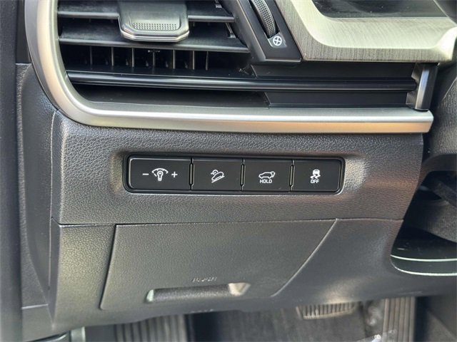 Used 2024 Kia Telluride EX w/ EX Captain's Chair Package image 6