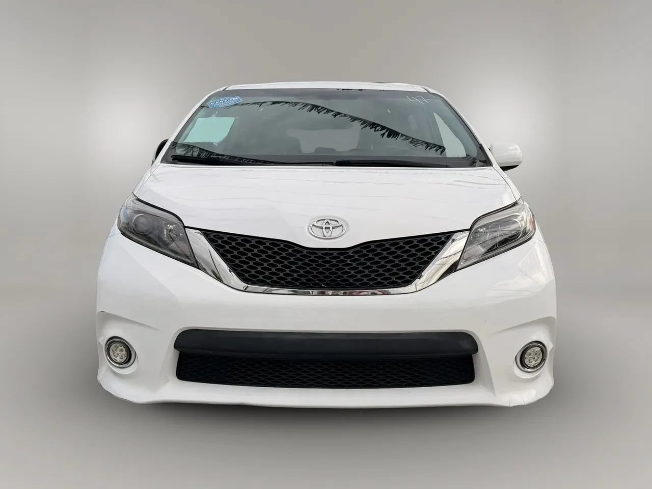 Used 2015 Toyota Sienna SE w/ SE Preferred Package FWD image 4