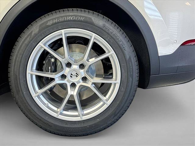 Certified 2026 Porsche Cayenne AWD/4WD image 24