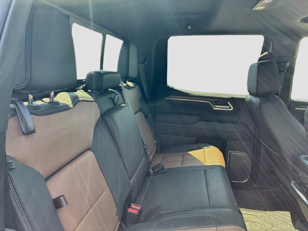 Used 2025 Chevrolet Silverado 1500 High Country w/ High Country Premium Package AWD/4WD image 28
