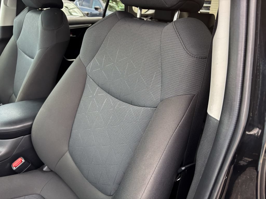 Used 2025 Toyota RAV4 XLE AWD/4WD image 19