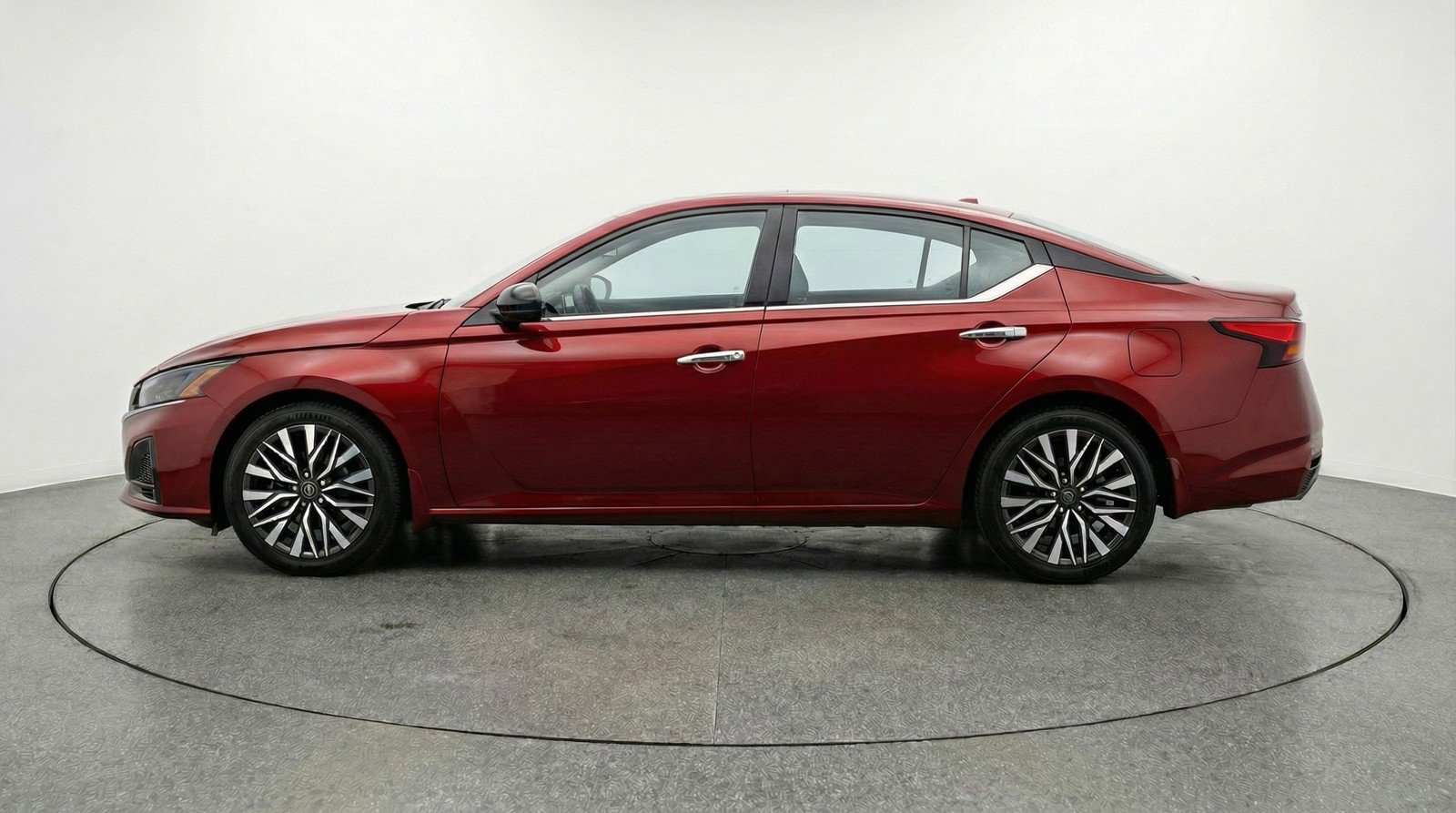 Used 2025 Nissan Altima 2.5 SV FWD image 5