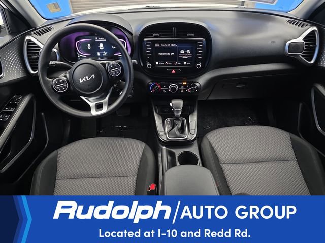 Used 2025 Kia Soul LX w/ LX Technology Package FWD image 13