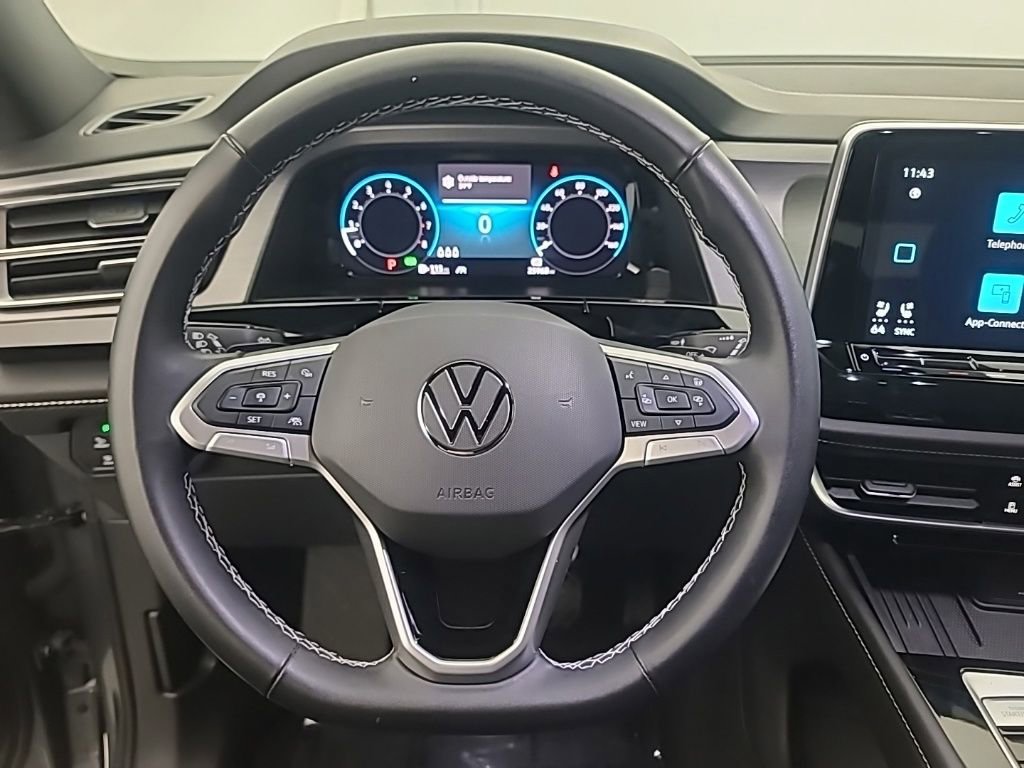 Used 2025 Volkswagen Atlas Cross Sport SE image 32