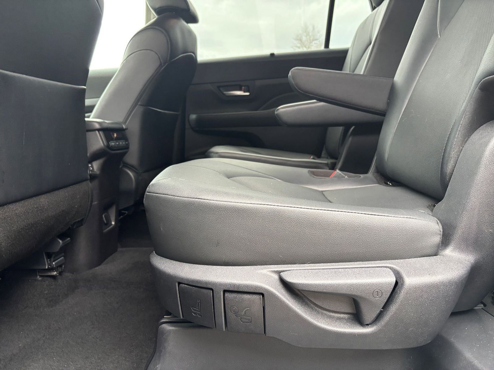 Used 2025 Toyota Grand Highlander FWD image 27