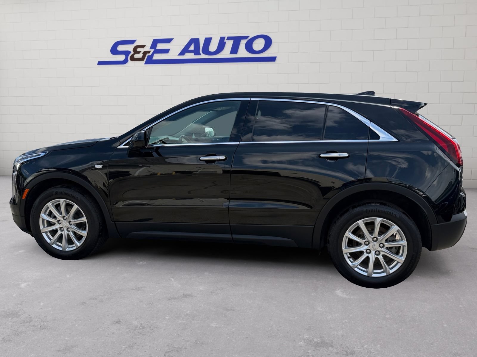 Used 2023 Cadillac XT4 Luxury AWD/4WD image 2