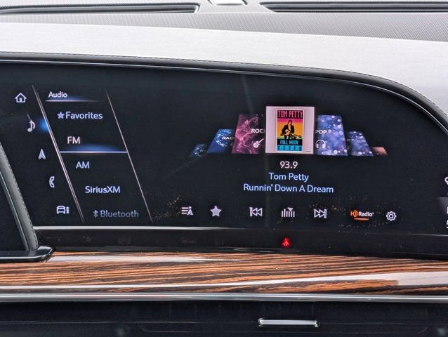 Used 2021 Cadillac Escalade ESV Premium Luxury w/ LPO, Illumination Package image 18