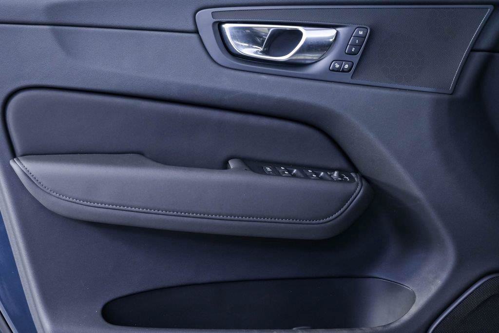 New 2026 Volvo XC60 B5 Plus w/ Protection Package Premier AWD/4WD image 6