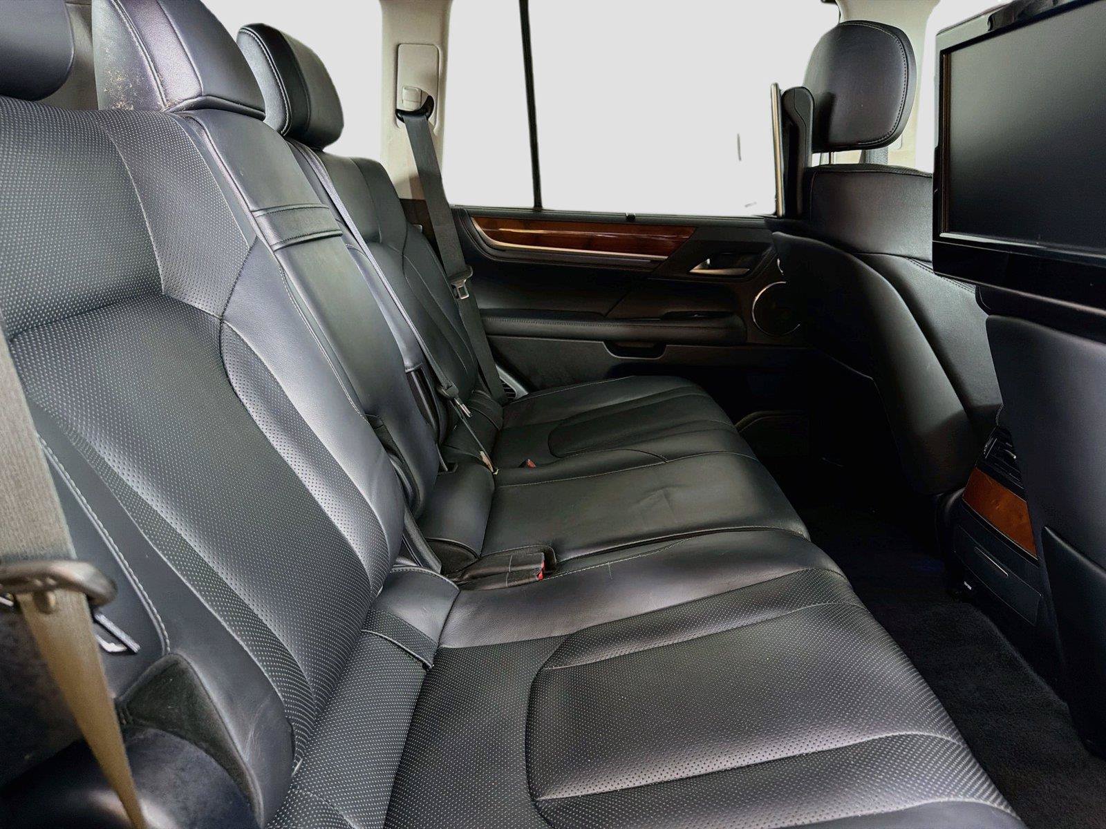 Used 2016 Lexus LX 570 4WD w/ Luxury Package image 30