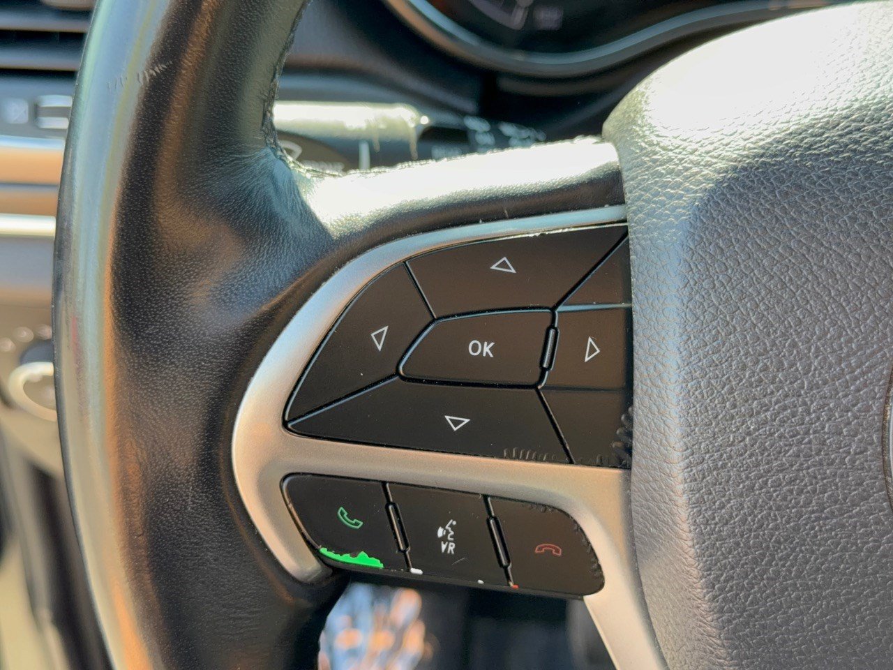 Used 2019 Jeep Grand Cherokee Limited AWD/4WD image 18