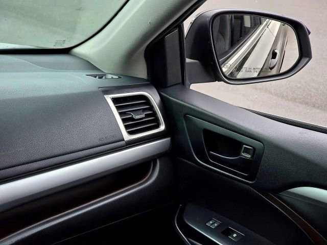 Used 2015 Toyota Highlander LE image 20