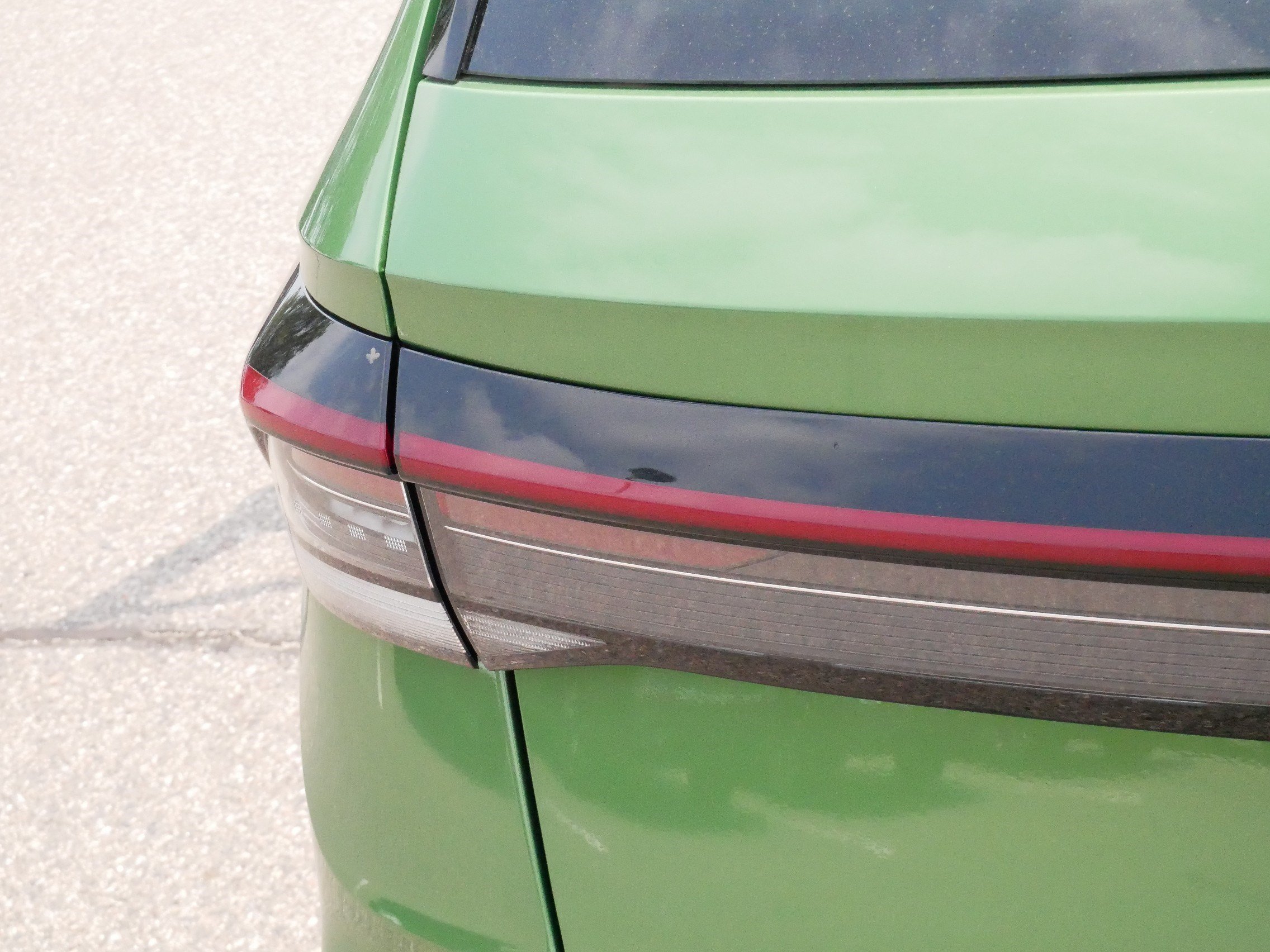 Certified 2025 Volkswagen Taos SE AWD/4WD image 17