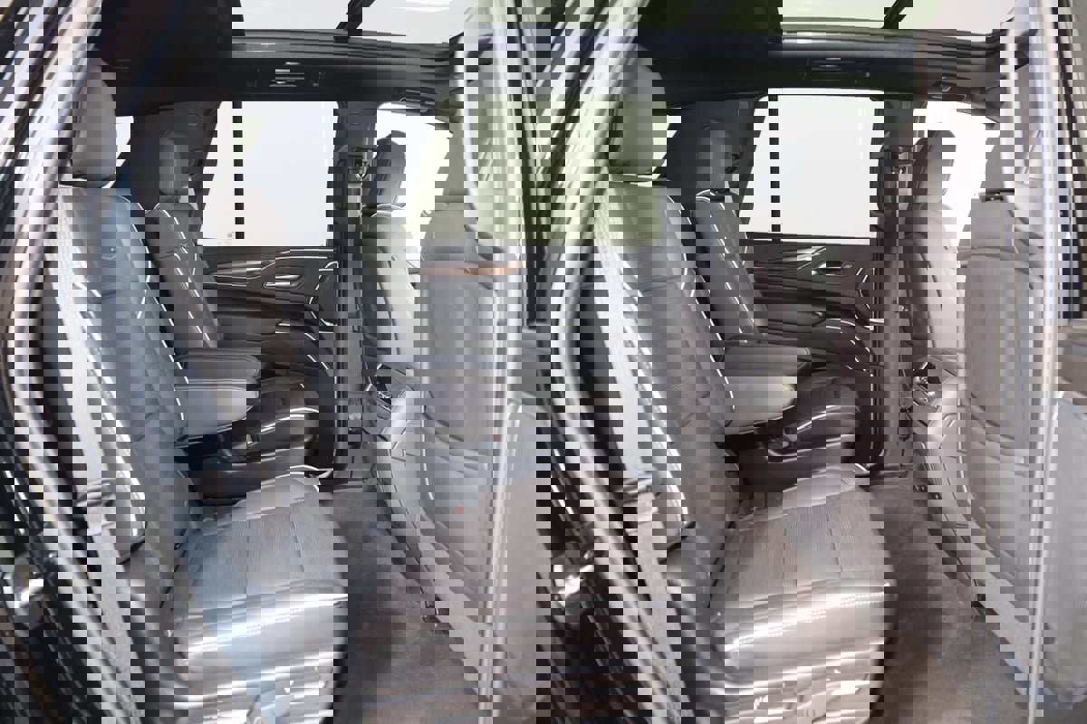 Used 2023 Cadillac Escalade Premium Luxury image 16