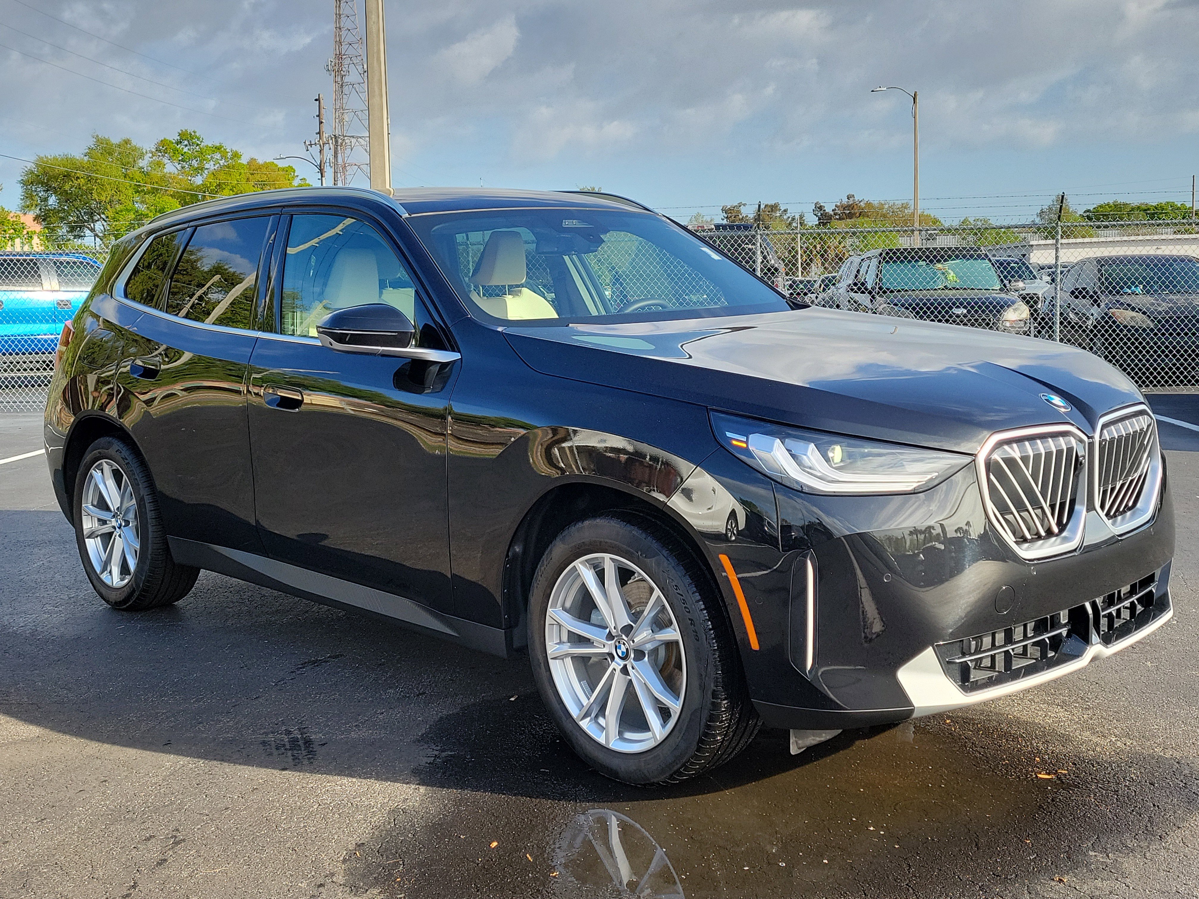Used 2025 BMW X3 xDrive30i w/ Premium Package AWD/4WD image 2