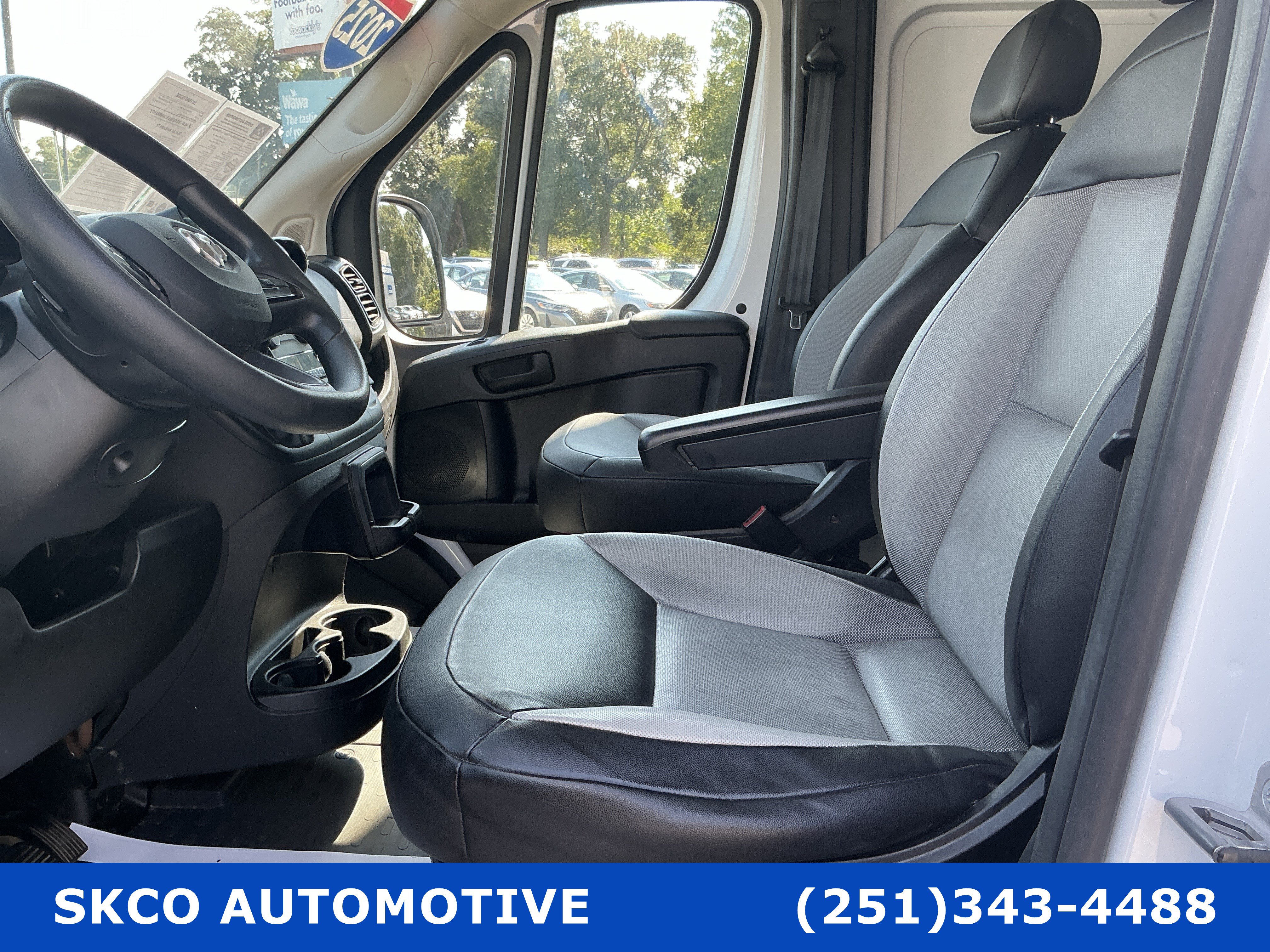 Used 2025 RAM ProMaster 2500 w/ Convenience Group FWD image 11