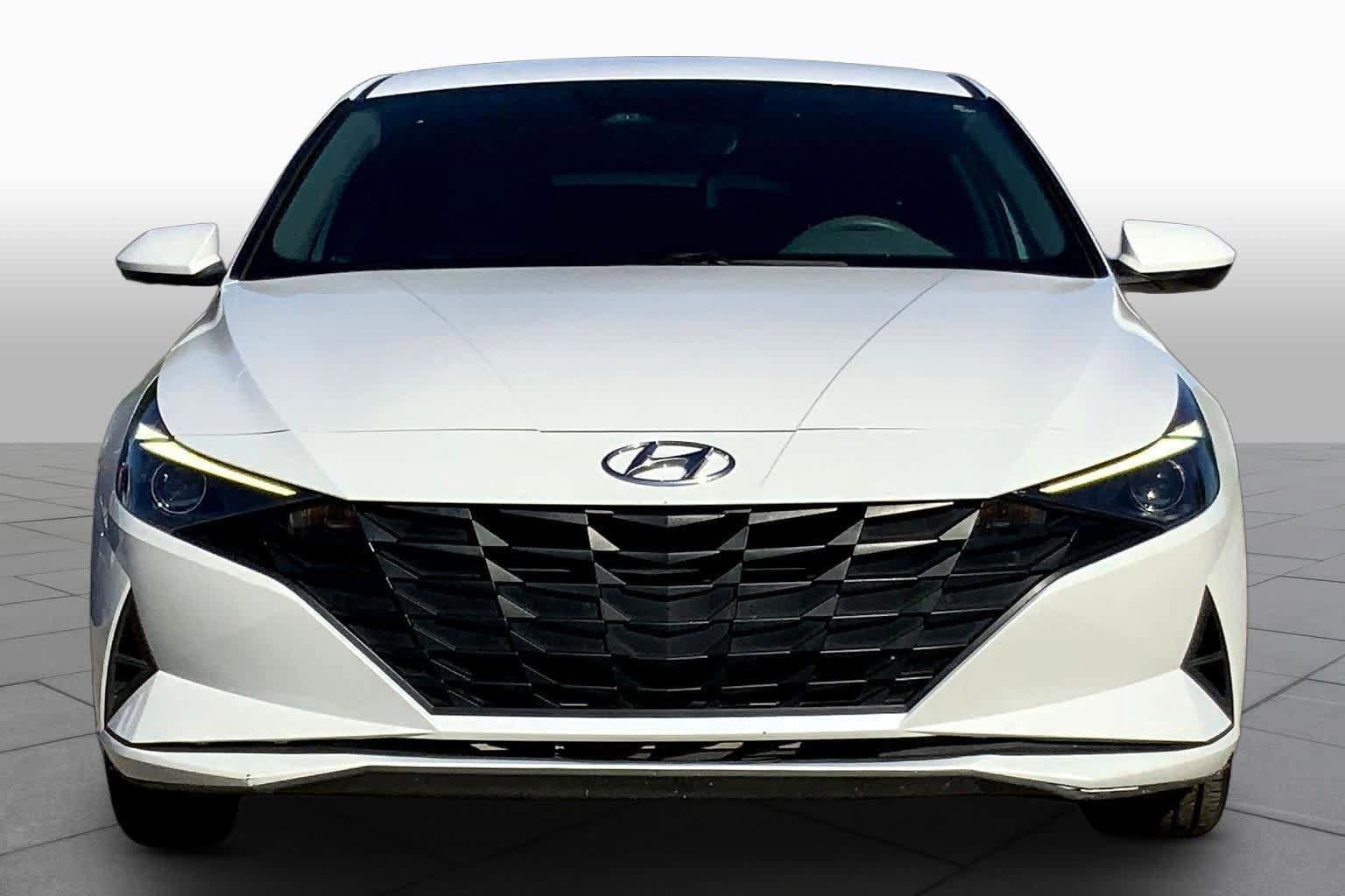 Used 2022 Hyundai Elantra SEL w/ Cargo Package FWD image 4