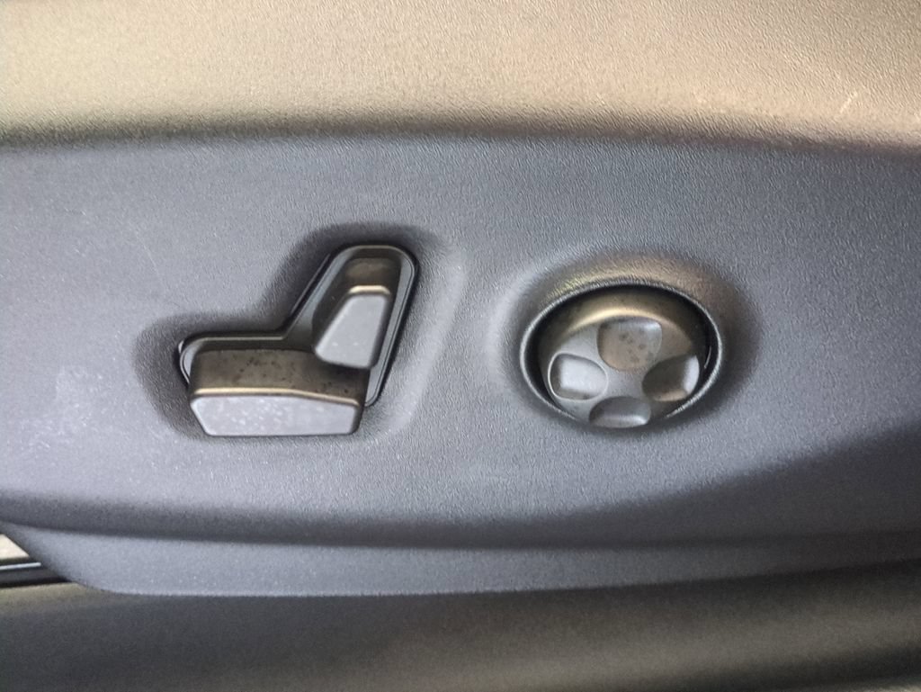 New 2027 Chrysler Pacifica Limited FWD image 19