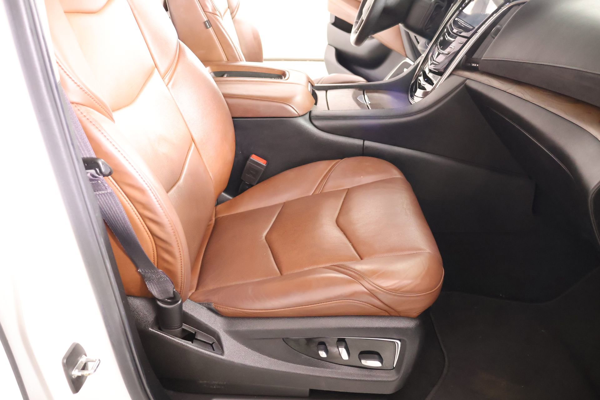 Used 2017 Cadillac Escalade Premium Luxury AWD/4WD image 15