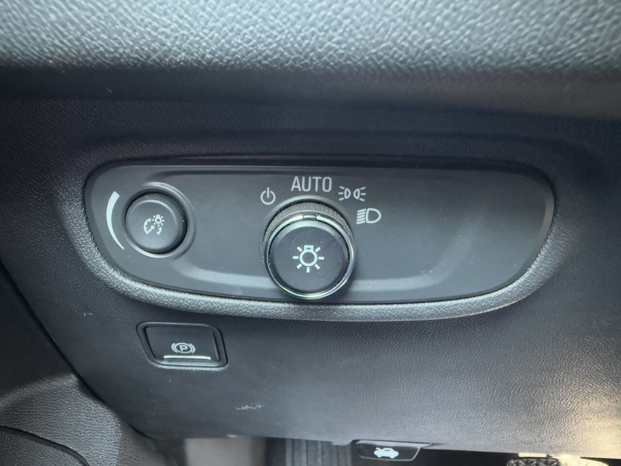 Used 2022 GMC Terrain SLE w/ Driver Convenience Package image 28