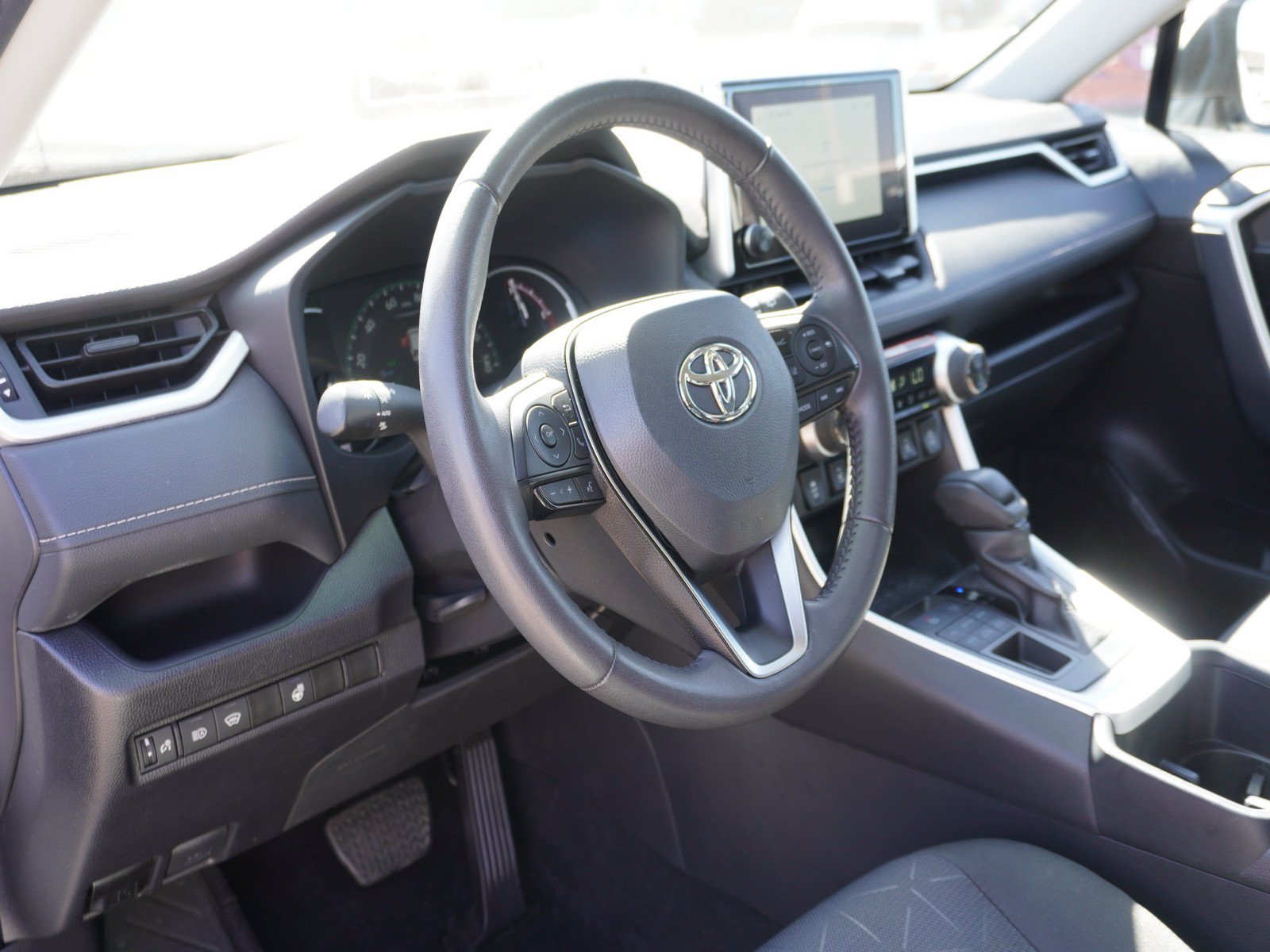 Used 2025 Toyota RAV4 XLE w/ Weather Package AWD/4WD image 20