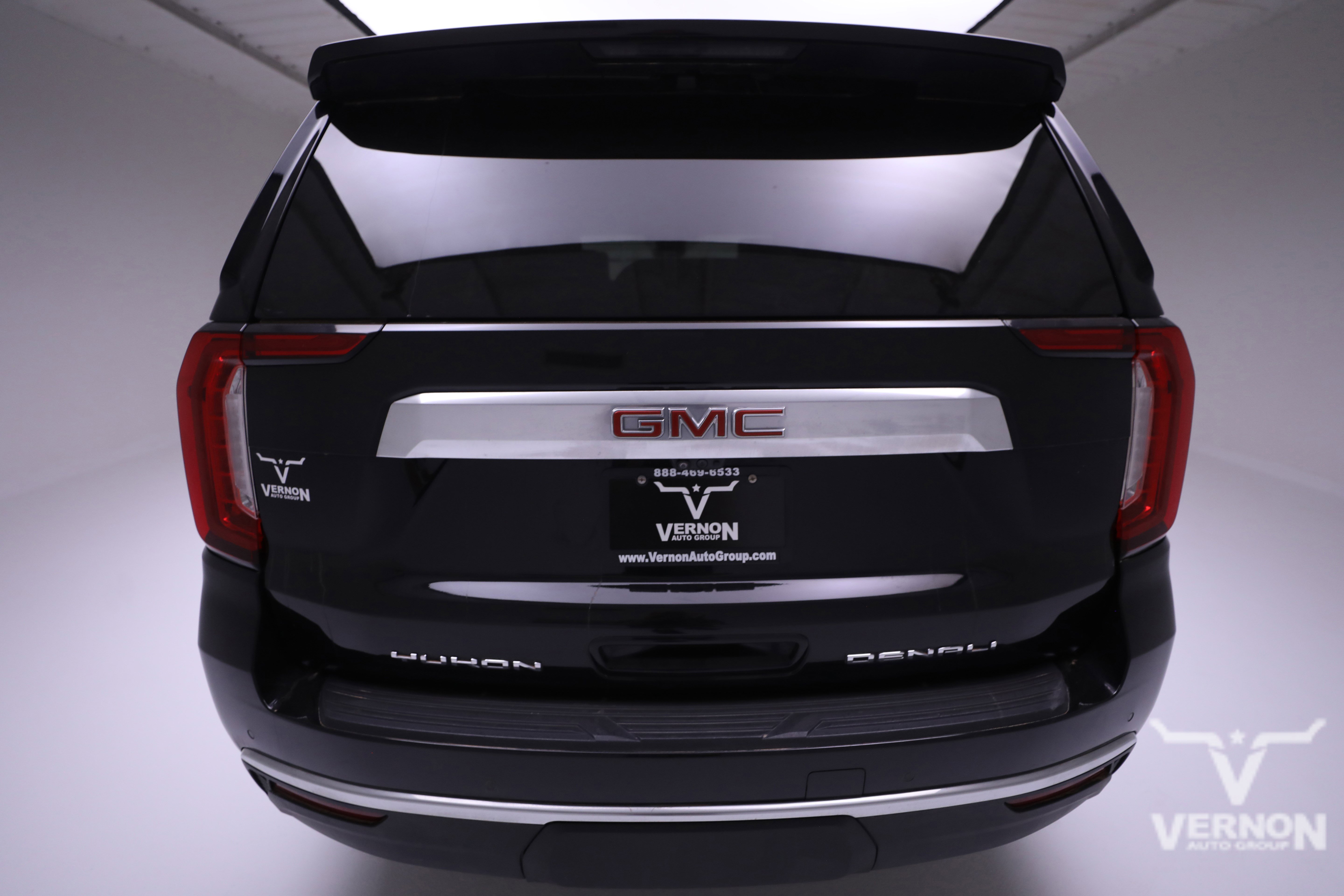 Used 2024 GMC Yukon Denali w/ Advanced Technology Package image 4