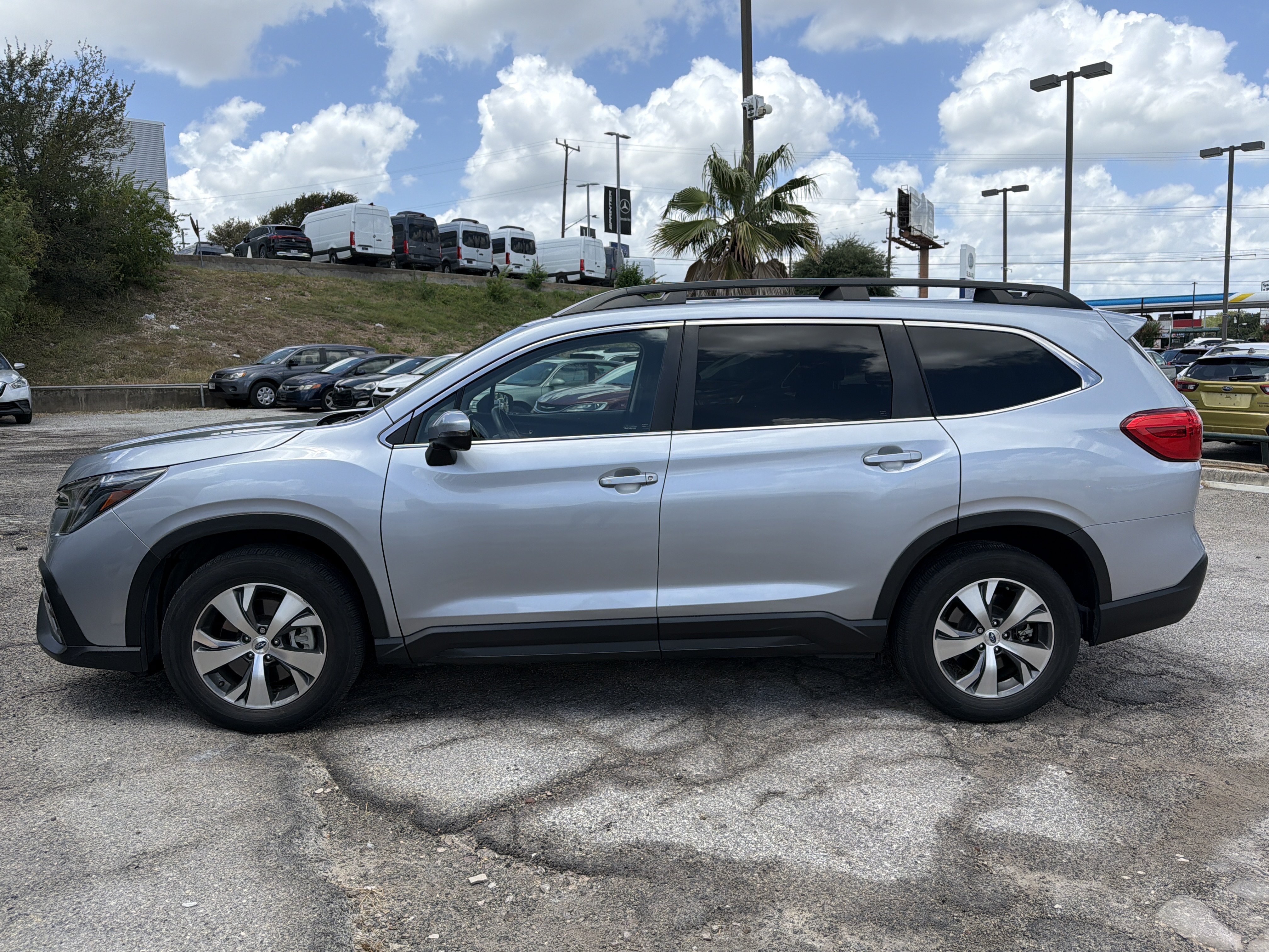 Certified 2023 Subaru Ascent Premium w/ Convenience Package AWD/4WD image 6