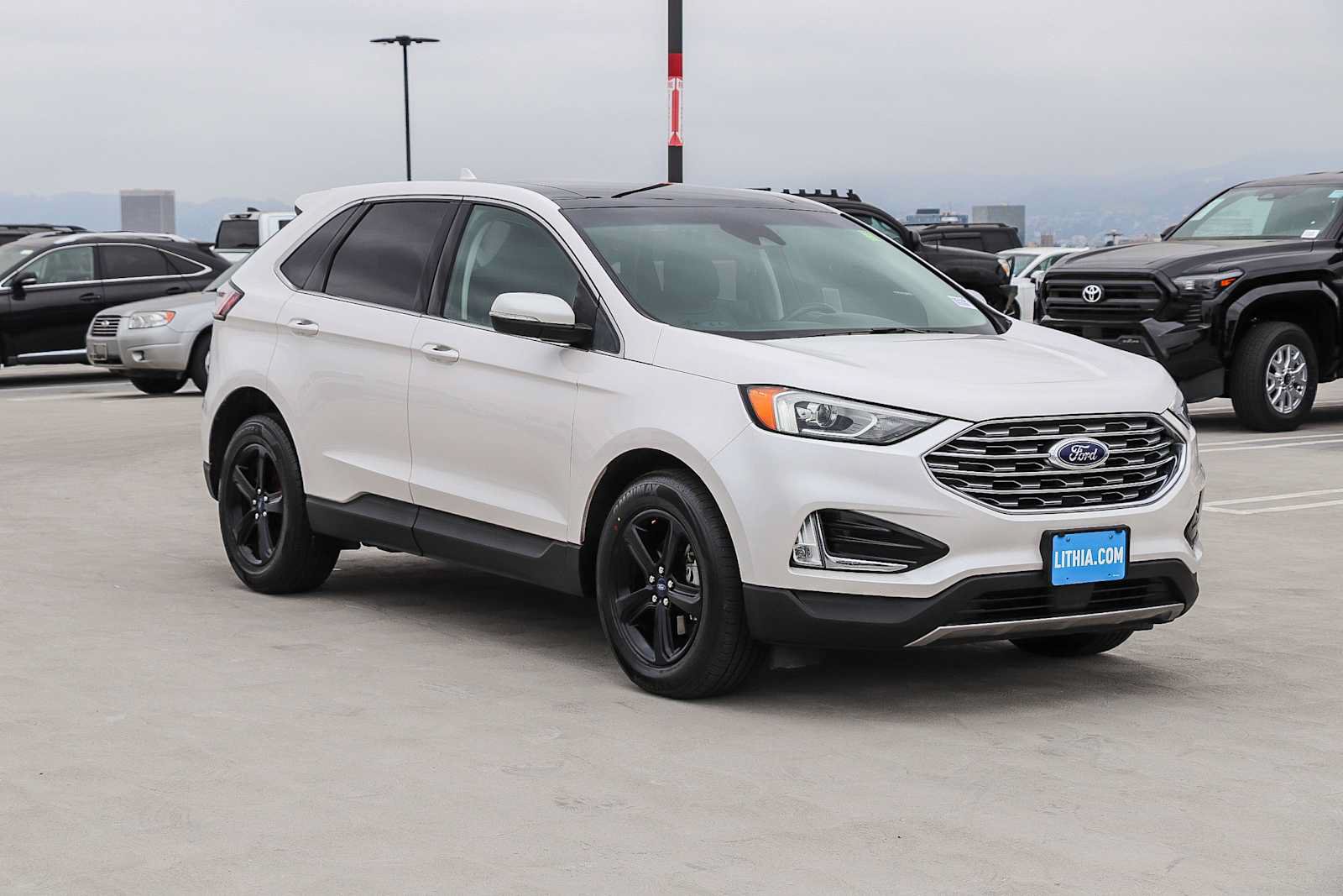 Used 2019 Ford Edge SEL w/ Equipment Group 201A FWD image 3