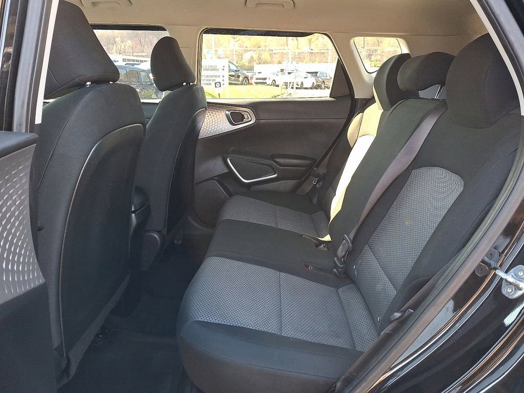 Used 2023 Kia Soul LX image 11