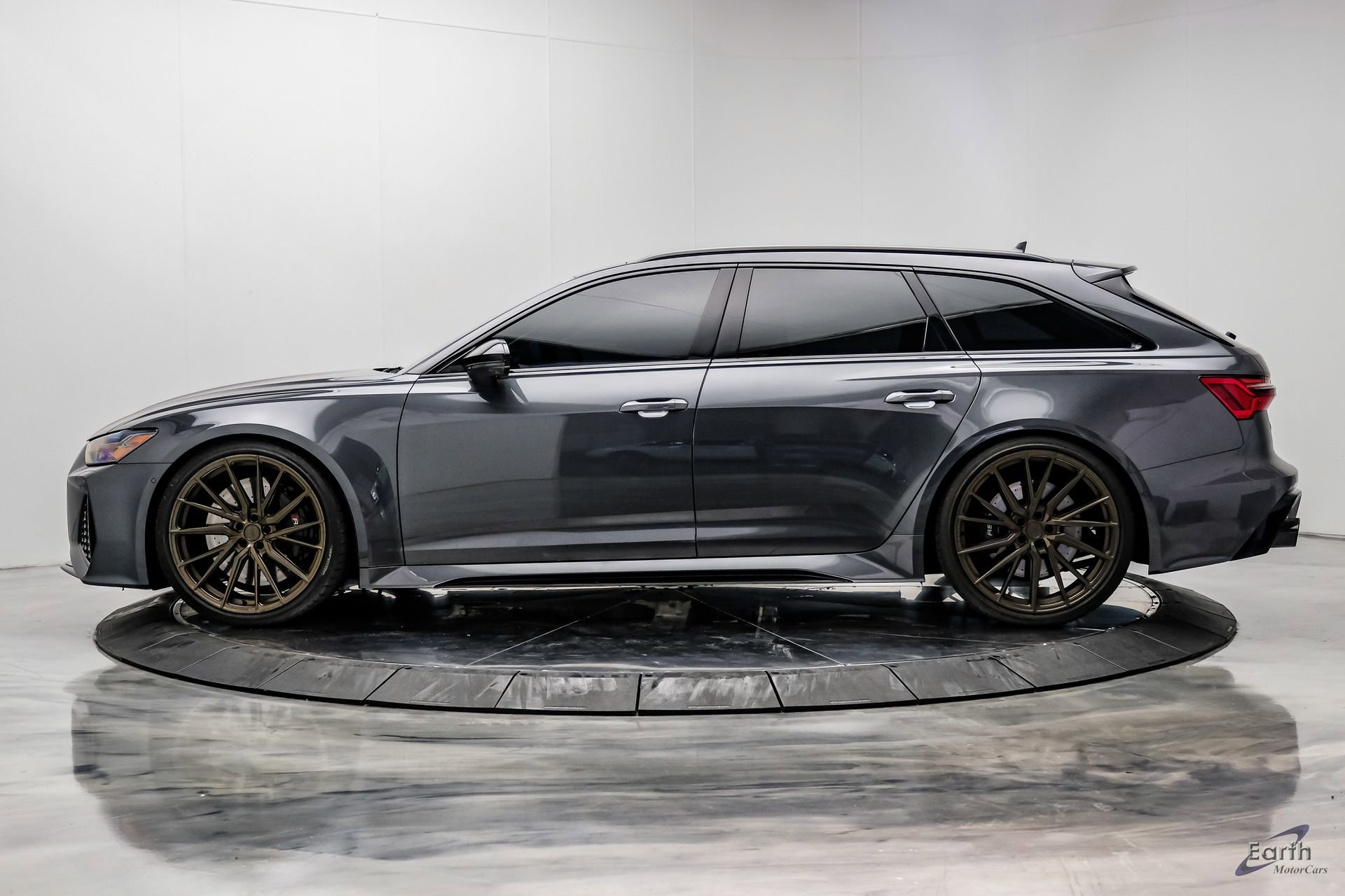 Used 2023 Audi RS 6 w/ Black Optic Package AWD/4WD image 4