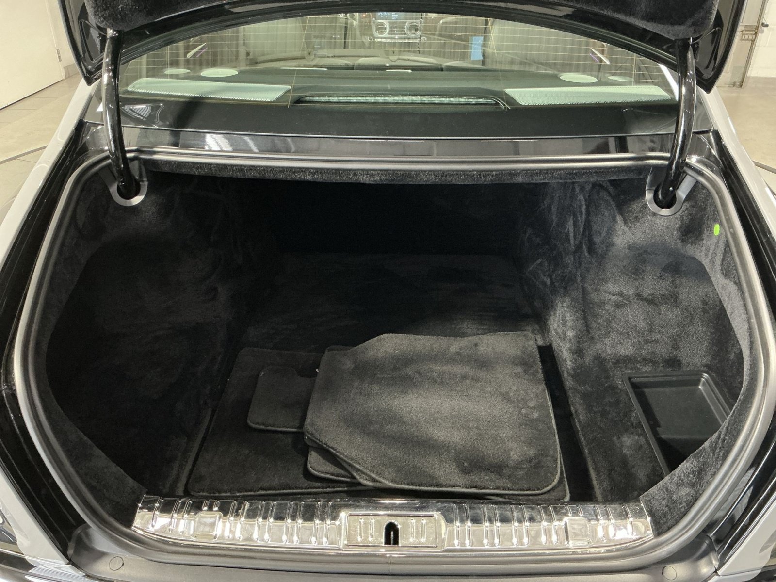 Used 2013 Rolls-Royce Ghost RWD image 27