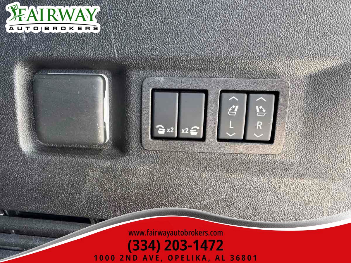 Used 2025 GMC Yukon Denali AWD/4WD image 44
