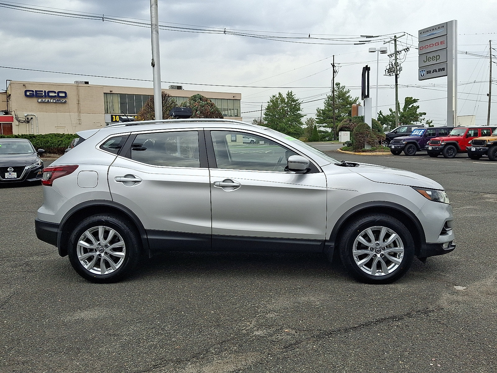 Used 2022 Nissan Rogue Sport SV AWD/4WD image 8