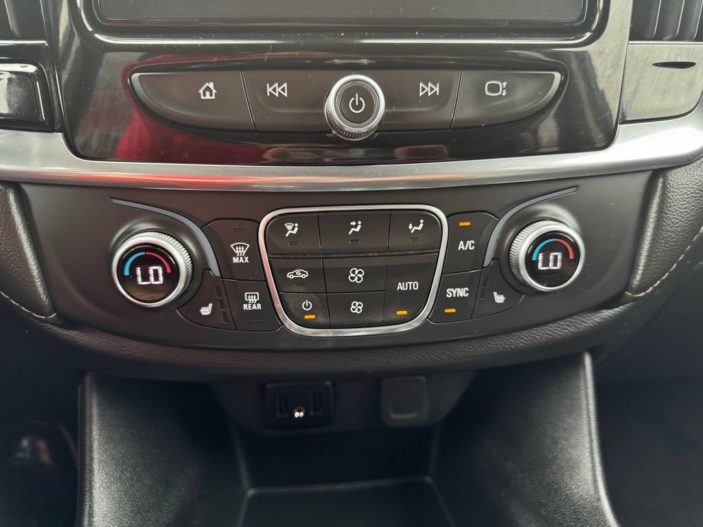 Used 2019 Chevrolet Traverse LT w/ LT Premium Package AWD/4WD image 36