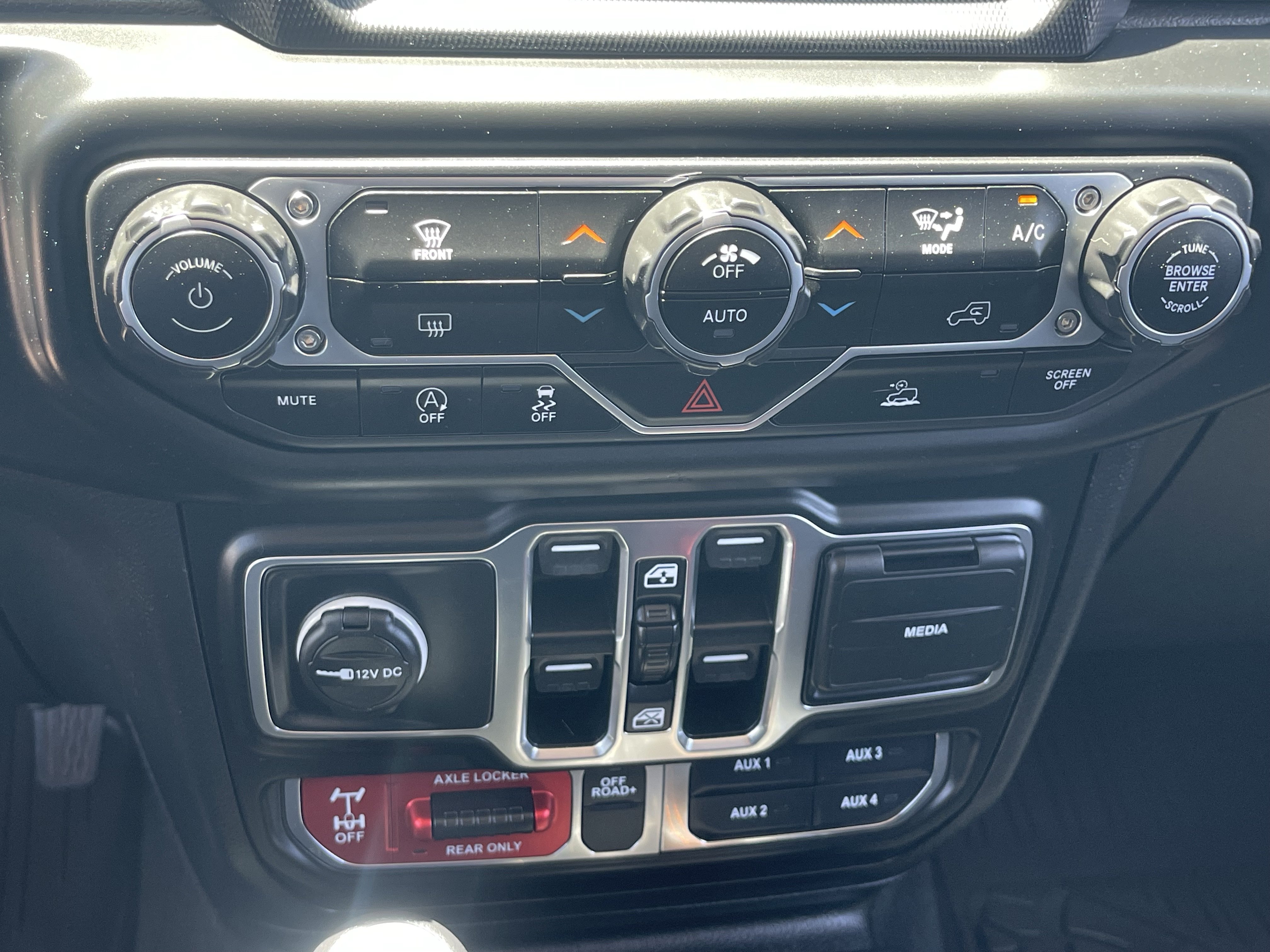 Used 2021 Jeep Gladiator Mojave AWD/4WD image 27