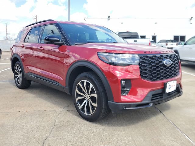Used 2025 Ford Explorer ST-Line image 2