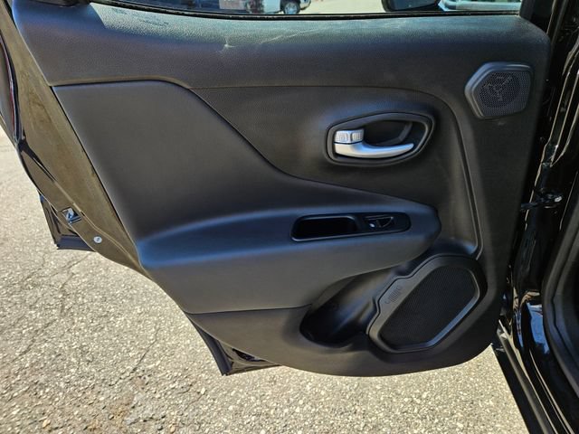 Used 2023 Jeep Renegade Altitude w/ Sun/Sound Group AWD/4WD image 17