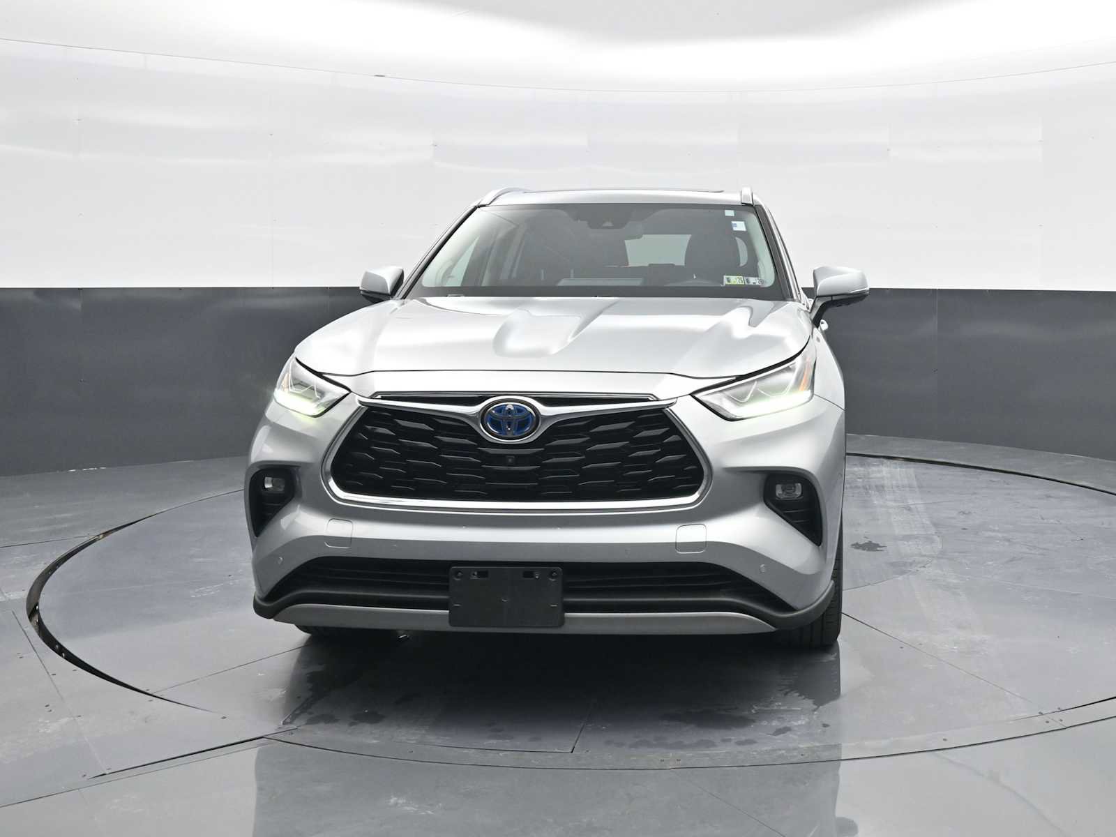 Used 2022 Toyota Highlander Platinum image 3