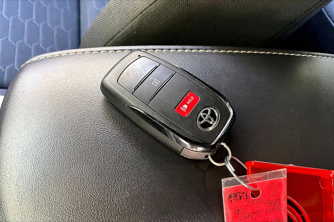 Used 2024 Toyota Corolla SE image 32