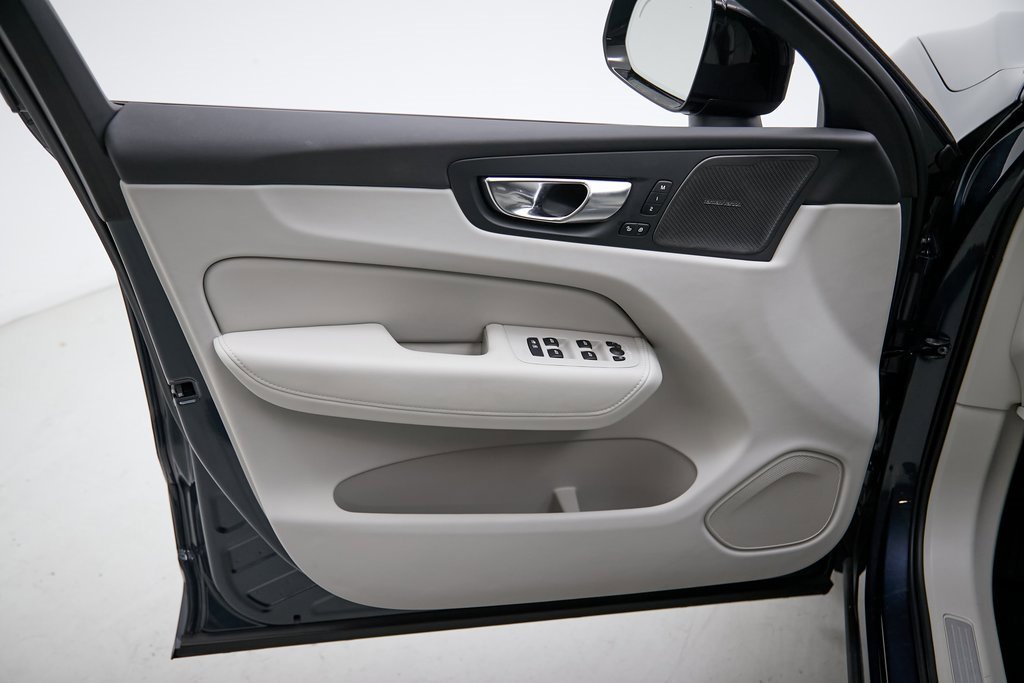 Certified 2025 Volvo XC60 B5 Plus w/ Protection Package Premier image 10