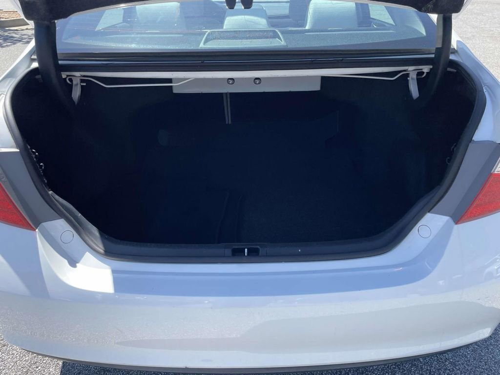 Used 2016 Toyota Camry LE image 10
