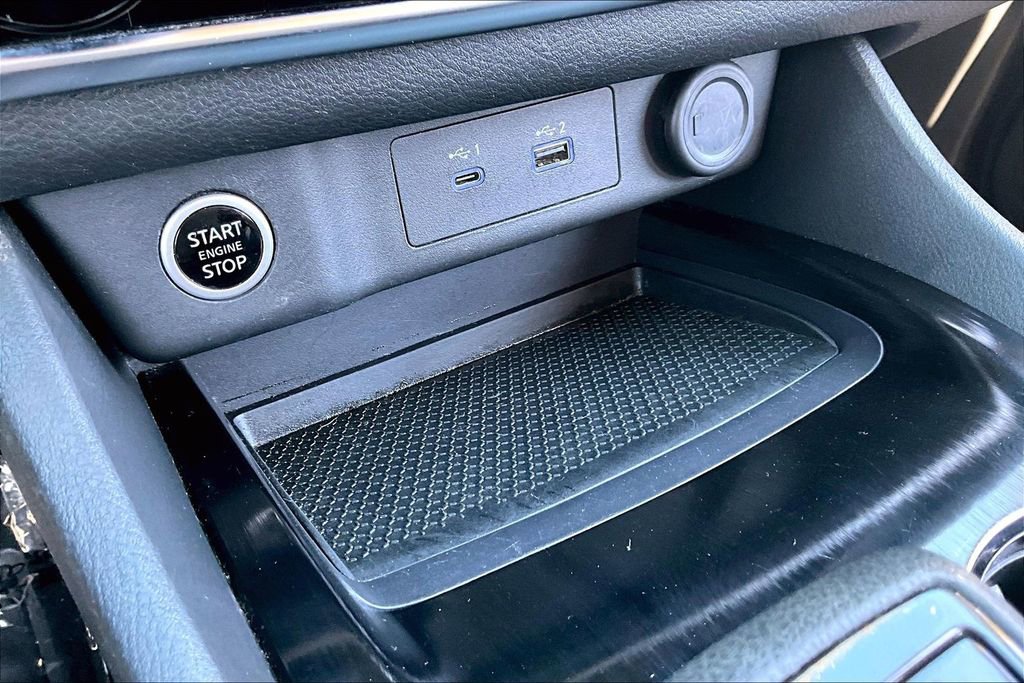 Used 2023 Nissan Rogue SV image 32