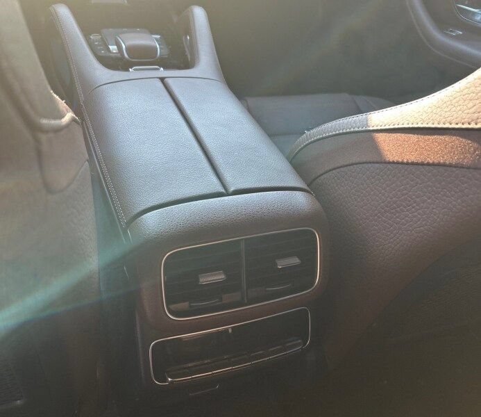 Used 2024 Mercedes-Benz GLS 450 4MATIC image 9
