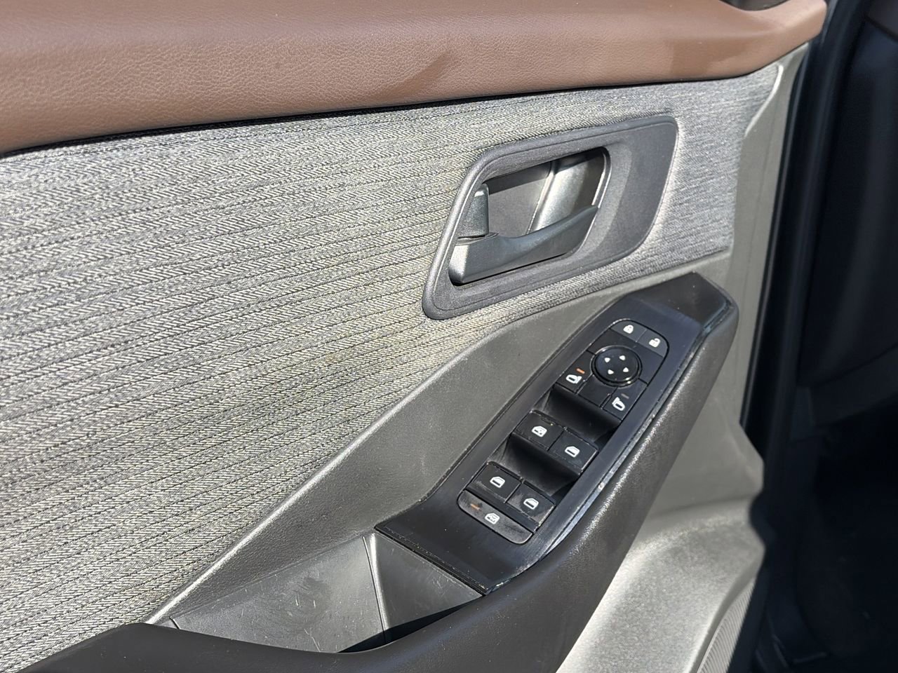 Used 2023 Nissan Rogue S image 25