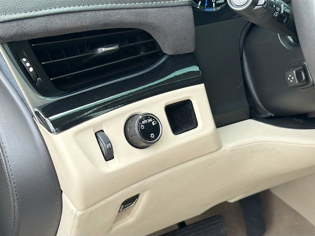 Used 2020 Cadillac Escalade Premium Luxury w/ LPO, Radiant Package RWD image 10