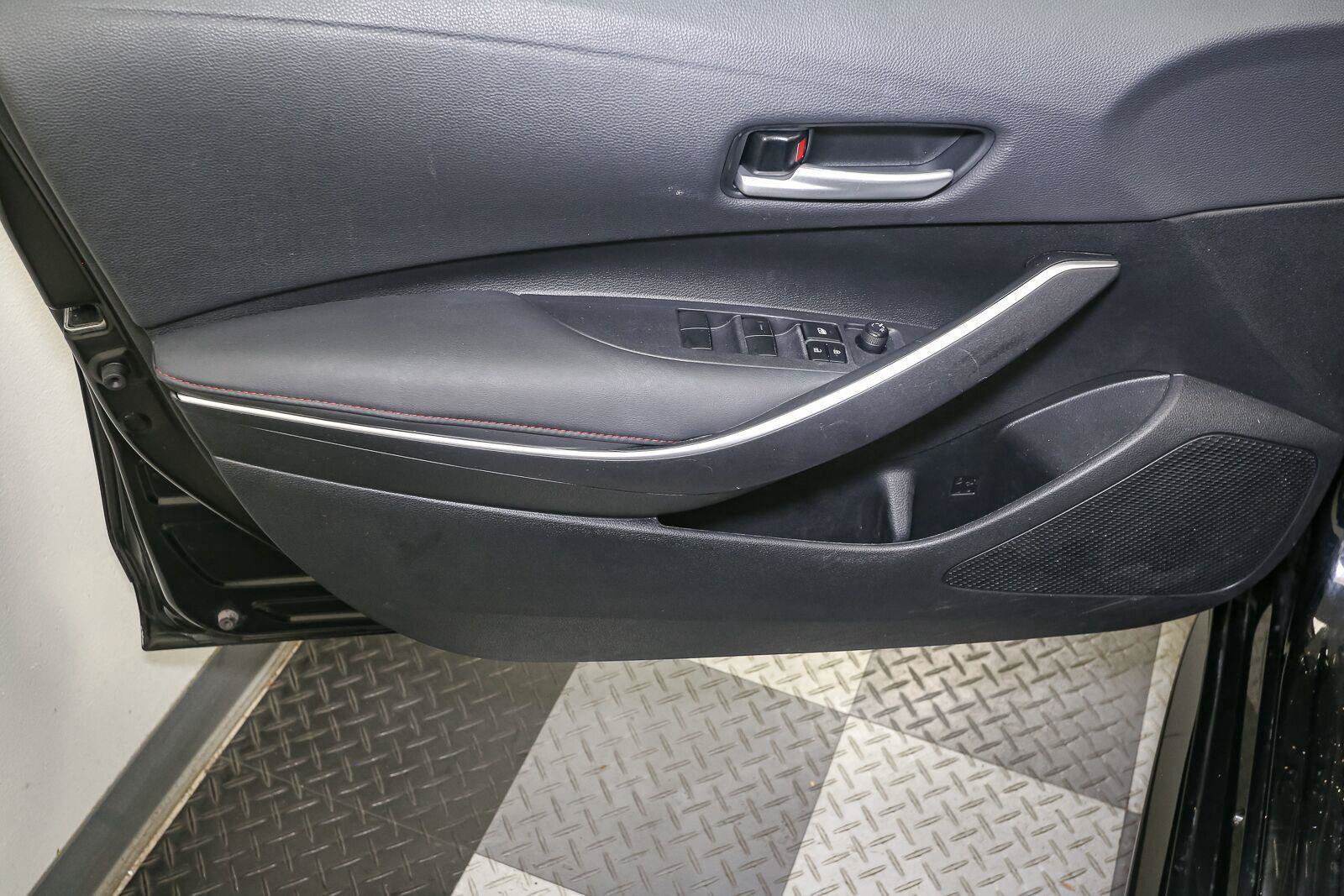 Used 2023 Toyota Corolla SE w/ SE Premium Package FWD image 40