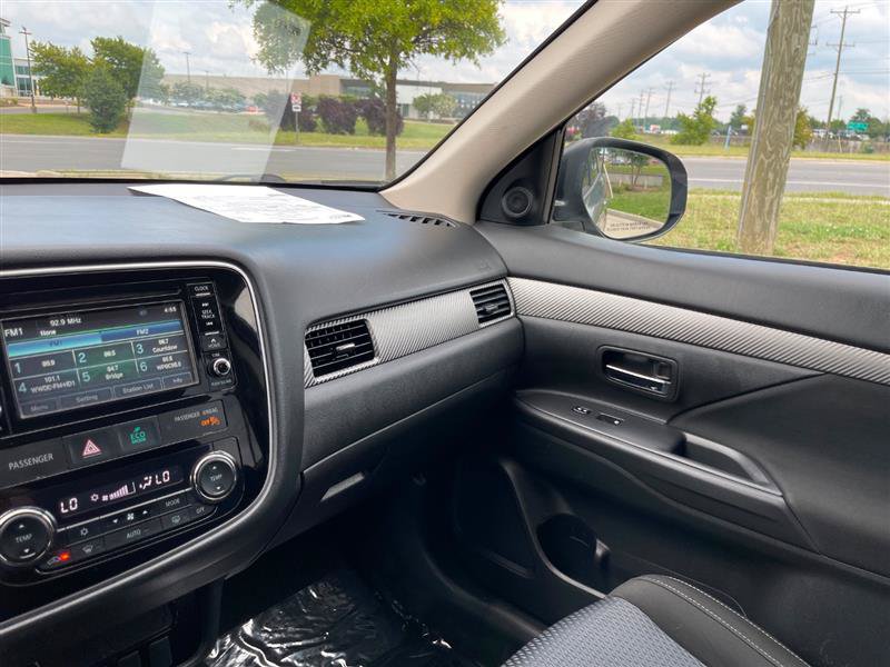 Used 2017 Mitsubishi Outlander ES AWD/4WD image 93