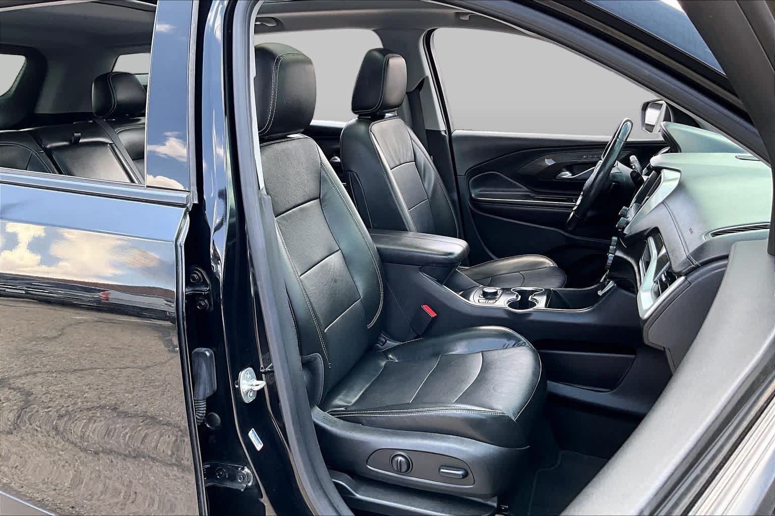 Used 2022 GMC Terrain SLT w/ Infotainment Package II FWD image 9